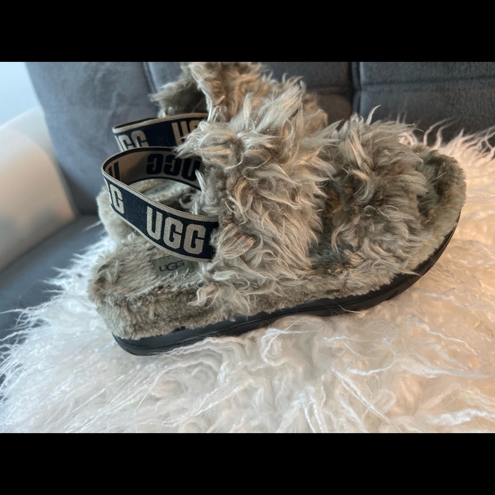 UGG SANDALS